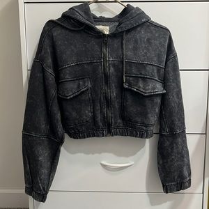 Brand : Ashley vintage charm Size: M Never Worn with tags crop top sweat shirt